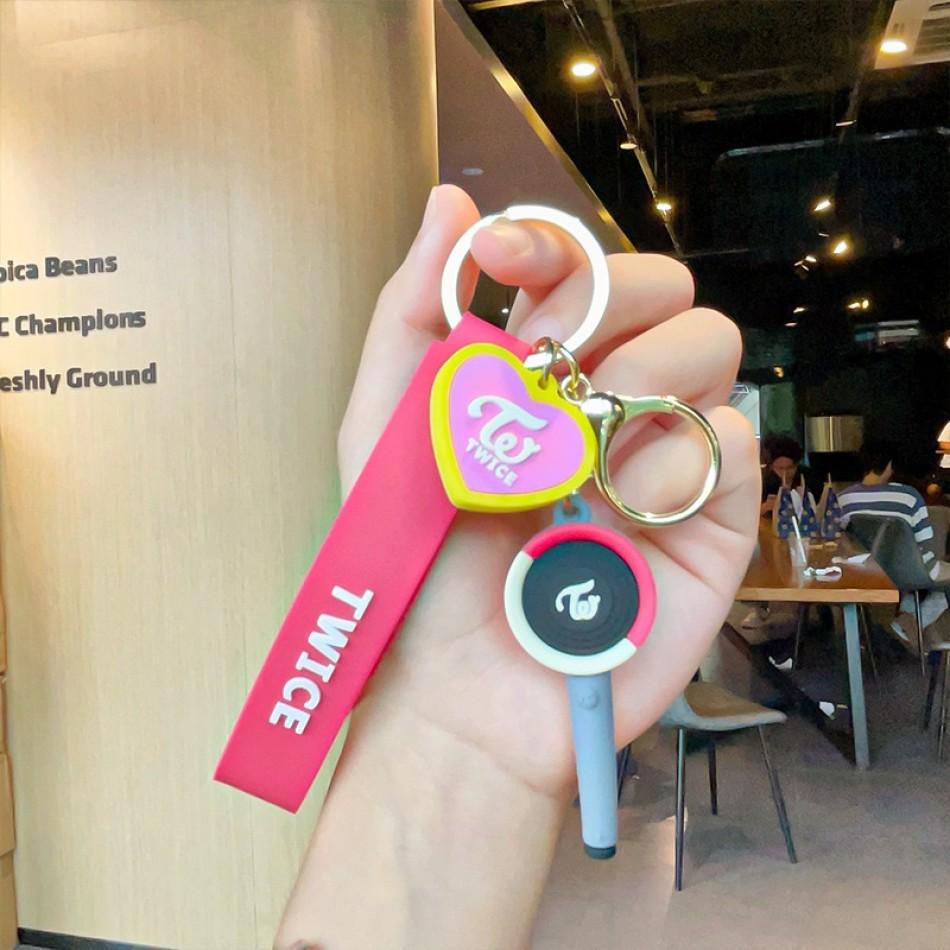 Llavero silicona Kpop Diseño Twice Rosado