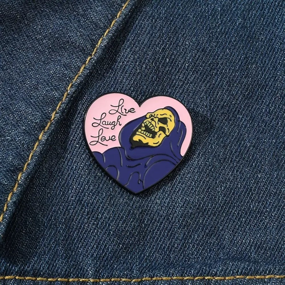 Pin Broche divertido Skeletor corazón "vive, ríe, ama"