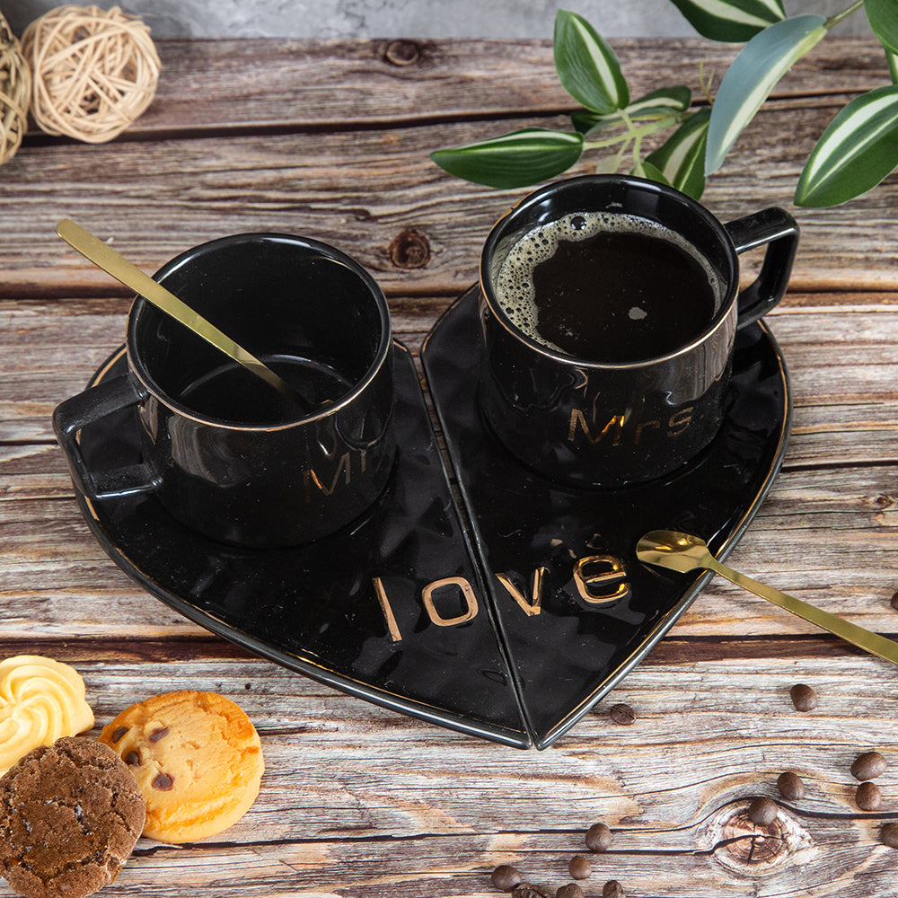 Set Enamorados tazas, platos, cucharas love corazon MR- MRS