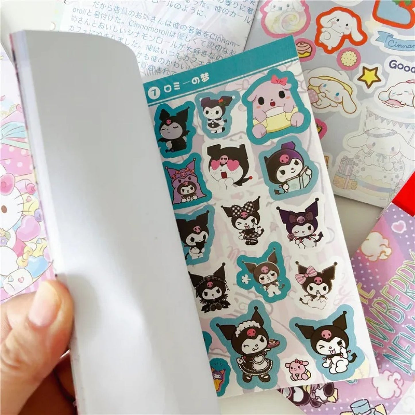 Mini Libro Sticker Kuromi