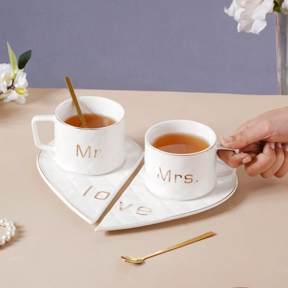Set Enamorados tazas, platos, cucharas love corazon MR- MRS