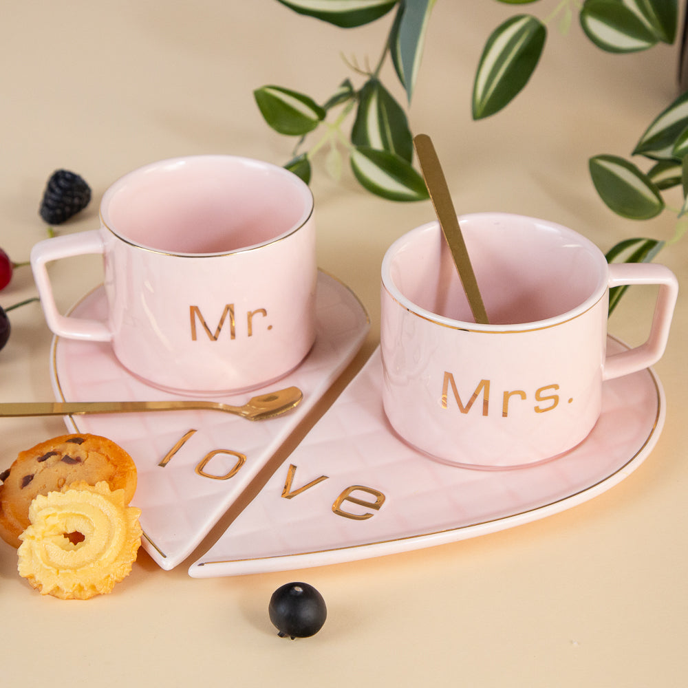 Set Enamorados tazas, platos, cucharas love corazon MR- MRS