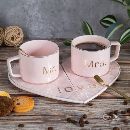 Set Enamorados tazas, platos, cucharas love corazon MR- MRS
