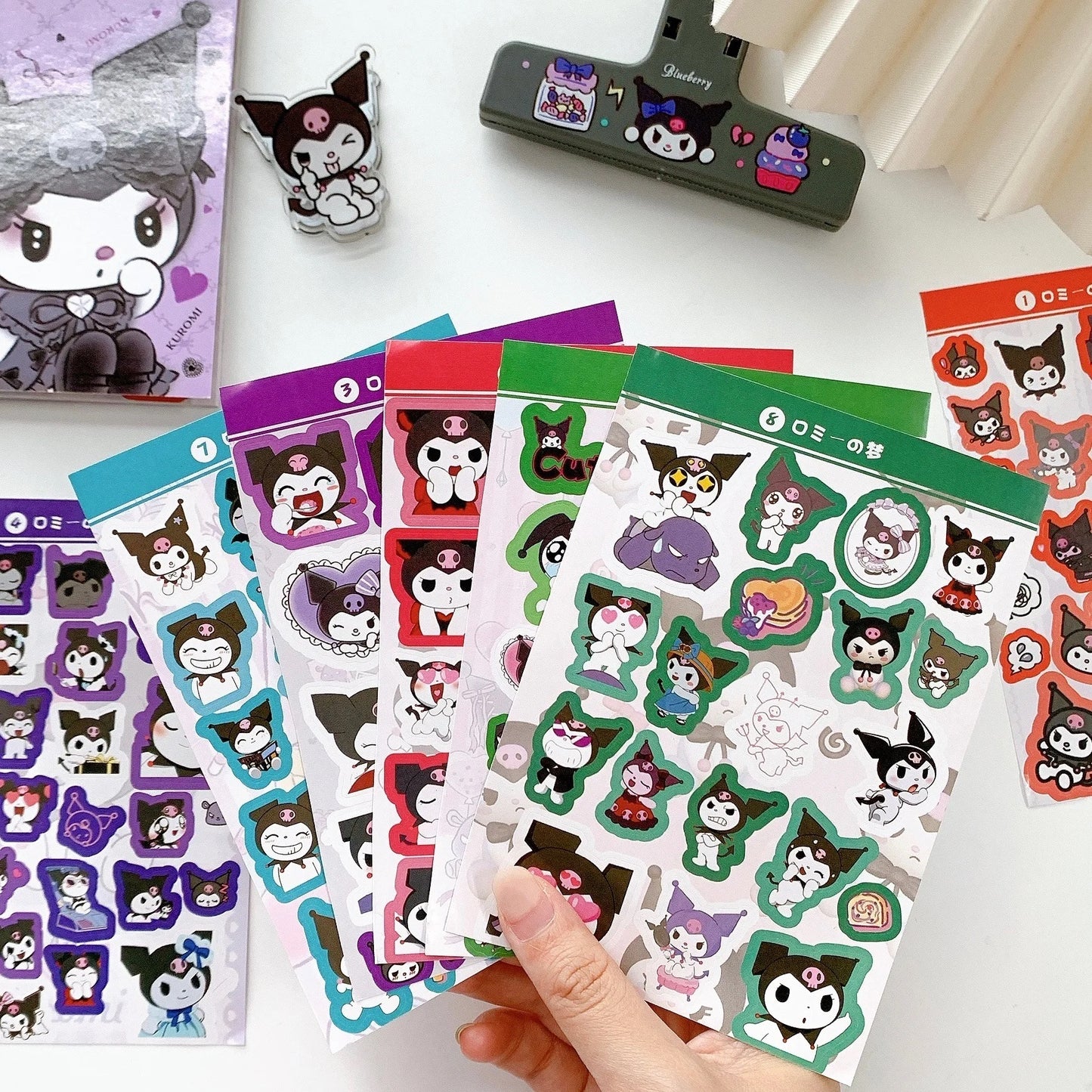 Mini Libro Sticker Kuromi