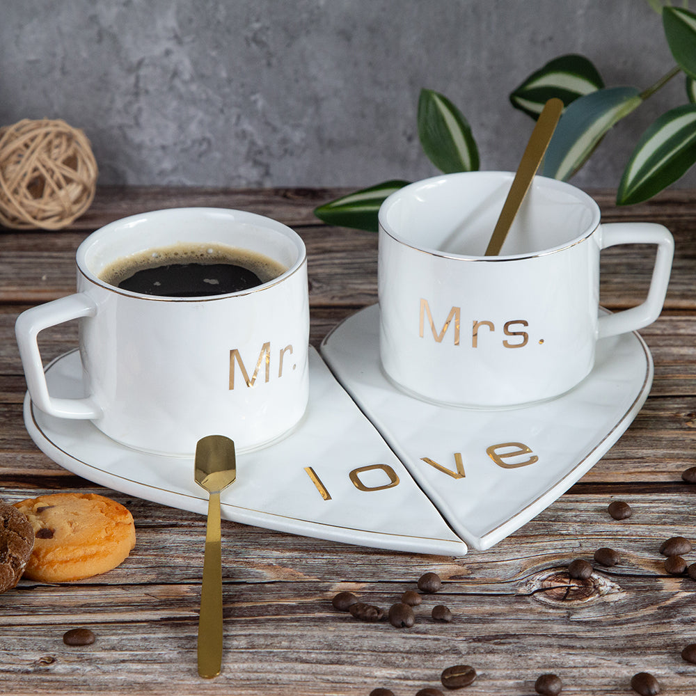 Set Enamorados tazas, platos, cucharas love corazon MR- MRS