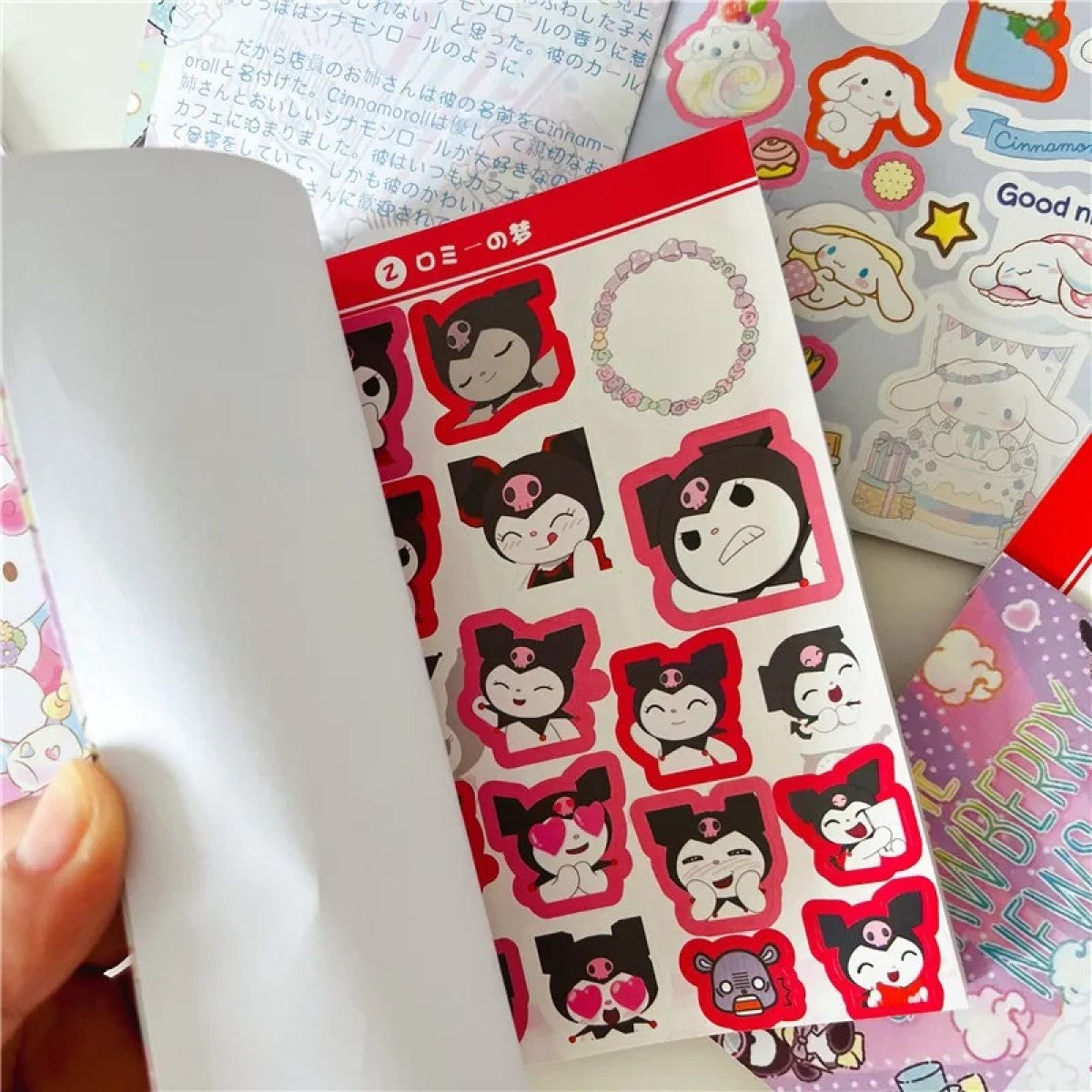 Mini Libro Sticker Kuromi