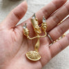 Broche Pin dorado Lumière de La Bella y la Bestia