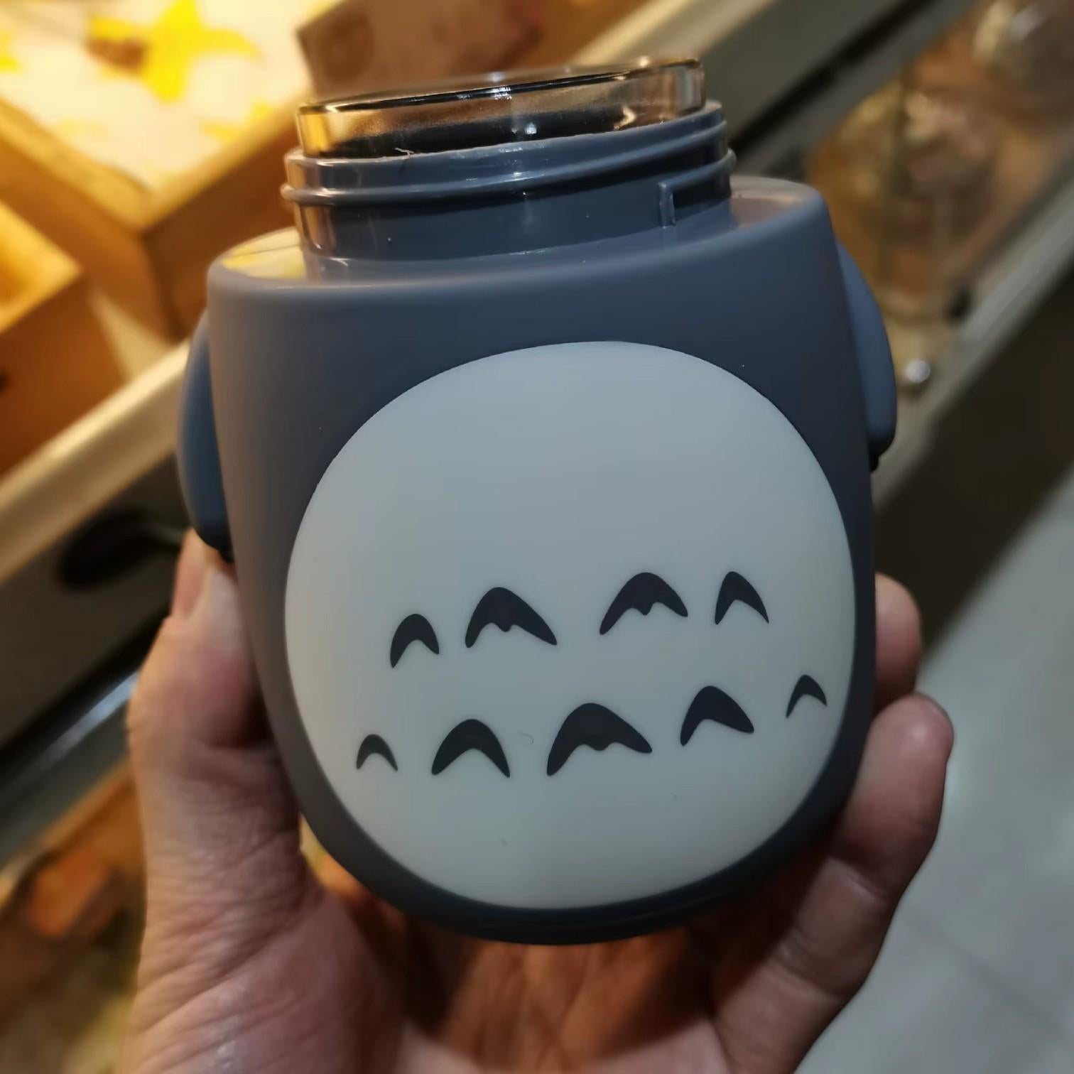 Termo vidrioen forma de Totoro  